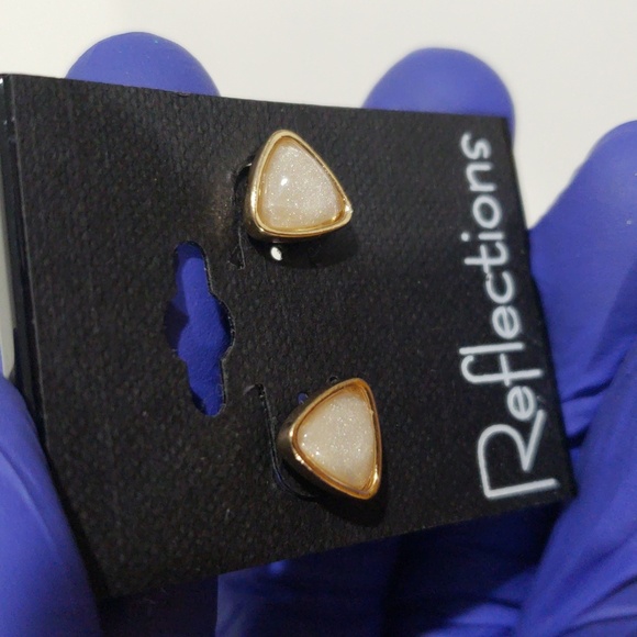 Elegant Gold tone Triangle Stone Stud Earrings Stylish Womne's Fashion Jewlery - Picture 8 of 10